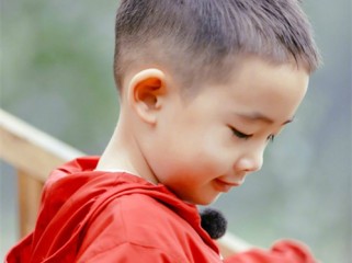 编一个男团名字                            